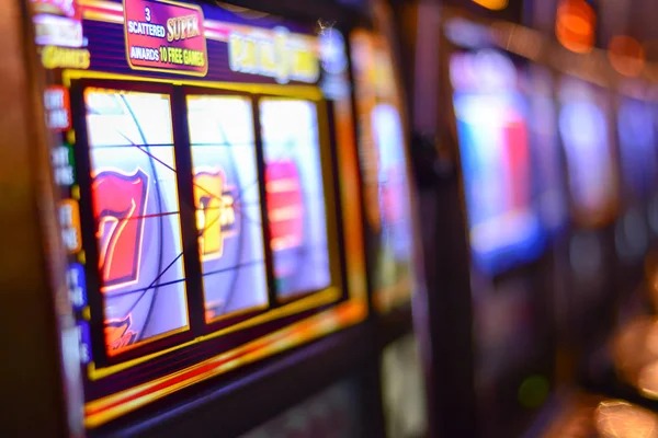 American Roulette wheel layout with 38 pockets on mpoasia live tables